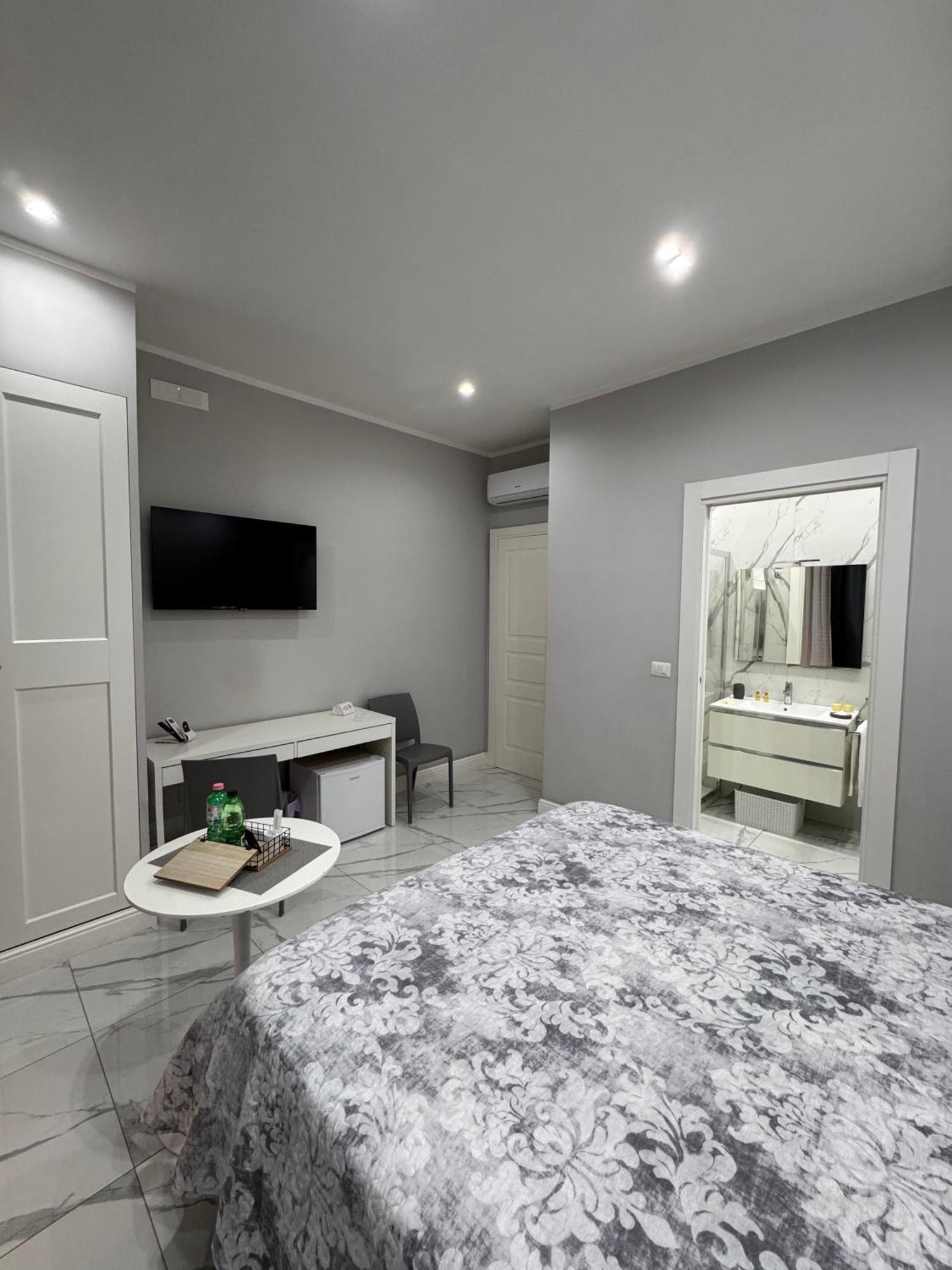 Lady Mary'S Luxury Suites Naples Exterior photo