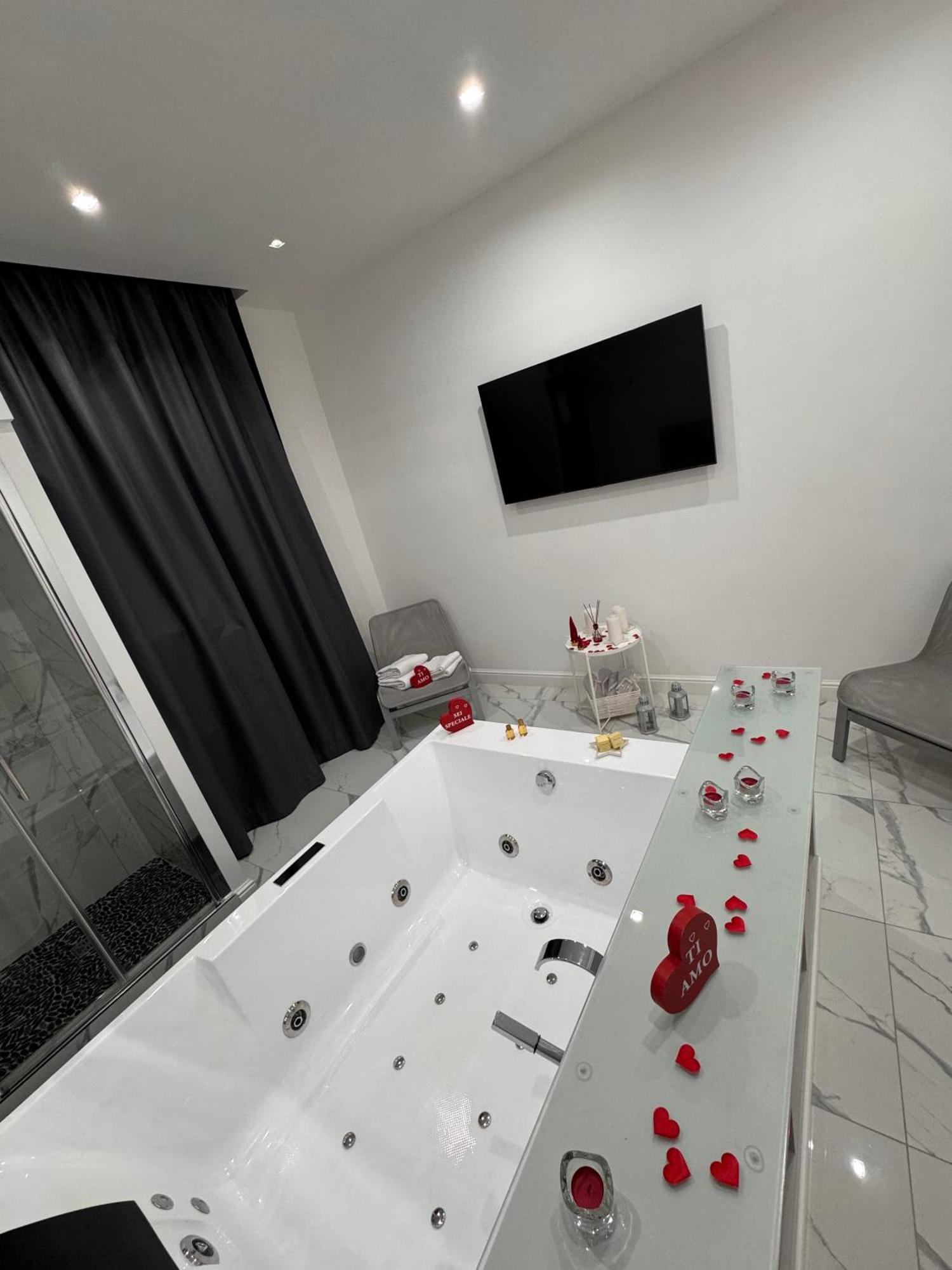 Lady Mary'S Luxury Suites Naples Exterior photo