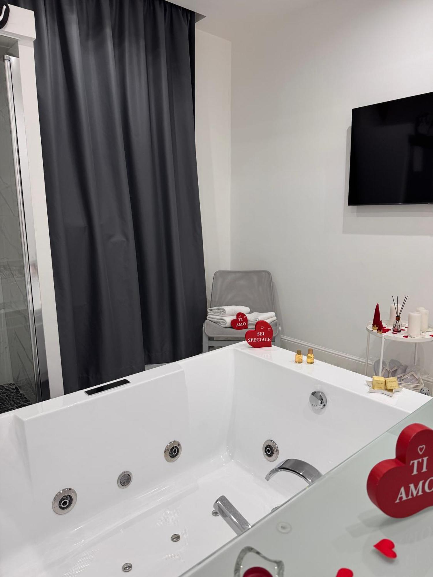 Lady Mary'S Luxury Suites Naples Exterior photo