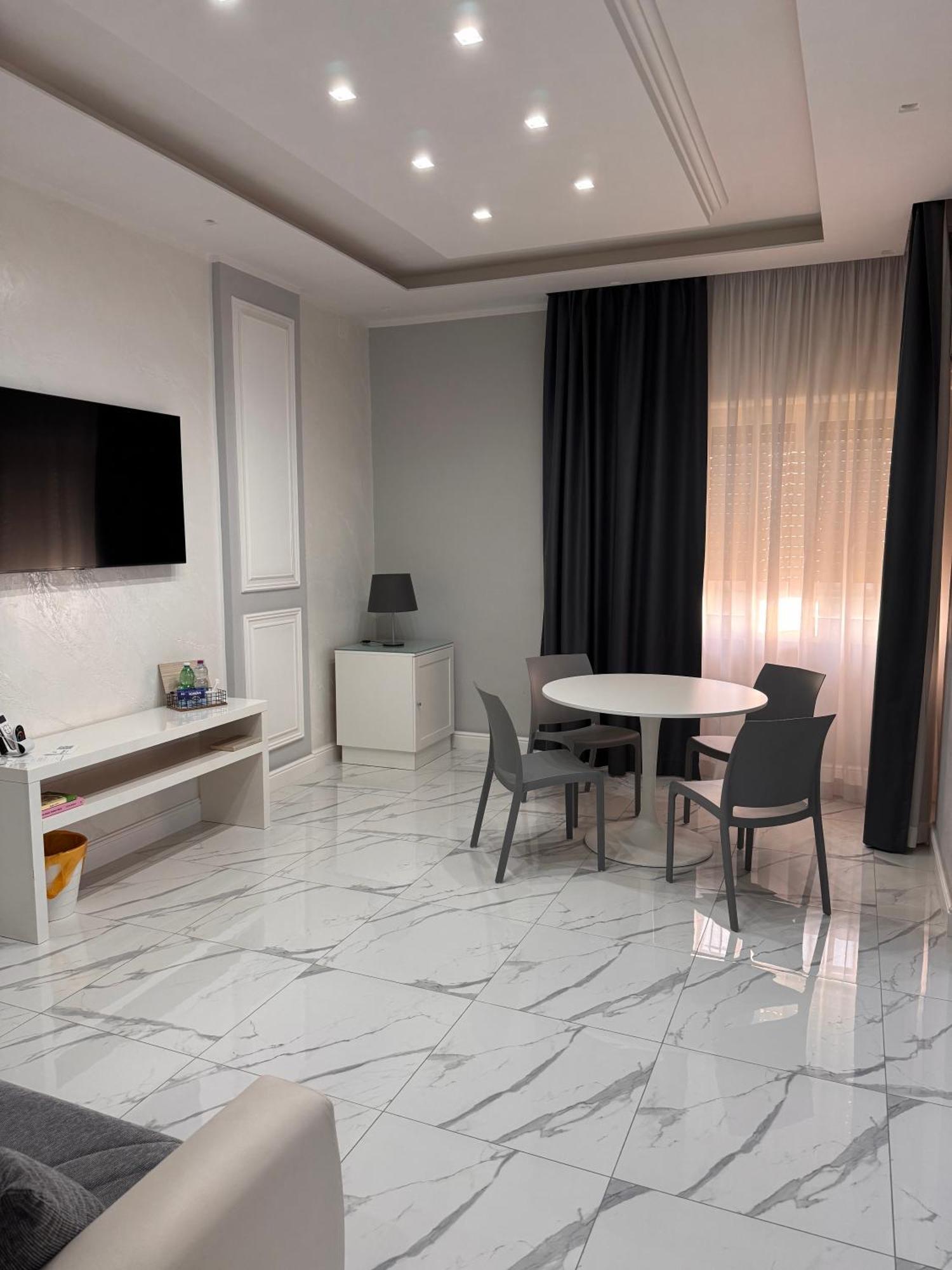 Lady Mary'S Luxury Suites Naples Exterior photo