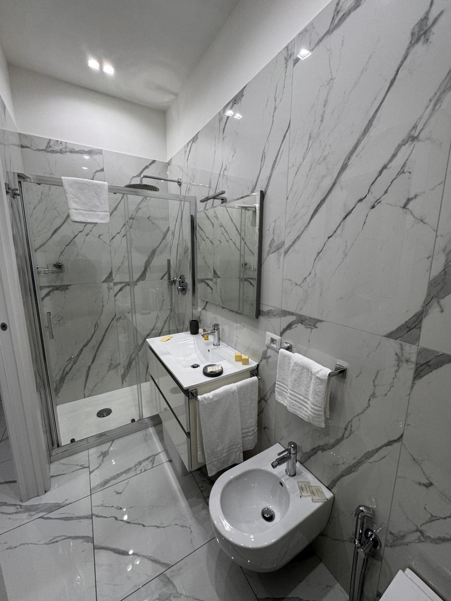 Lady Mary'S Luxury Suites Naples Exterior photo