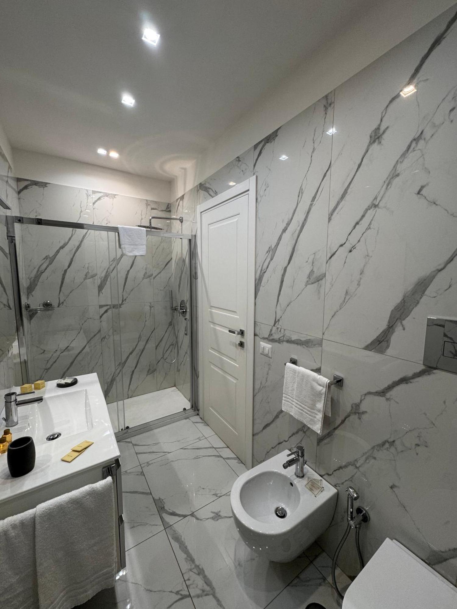 Lady Mary'S Luxury Suites Naples Exterior photo
